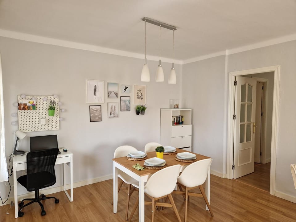 Seating area, Dining area