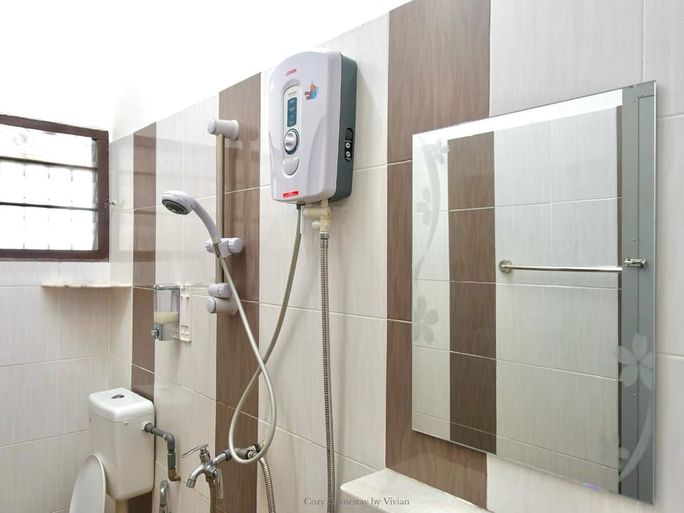 Shower, Toilet