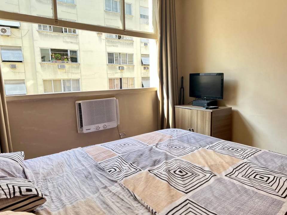 Bed, TV and multimedia, Bedroom, air conditioner