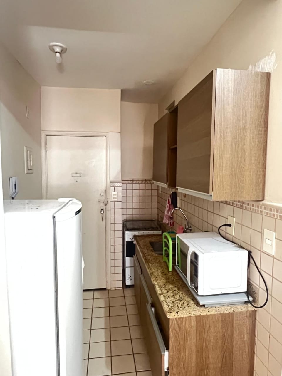Kitchen or kitchenette, minibar, stove