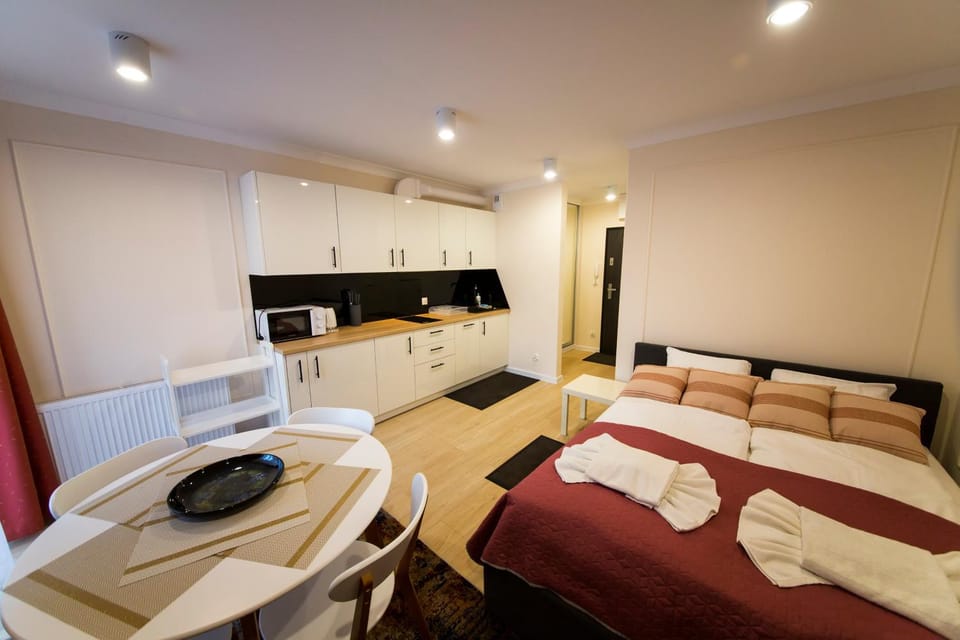 Bed, Kitchen or kitchenette, Living room, Photo of the whole room, towels