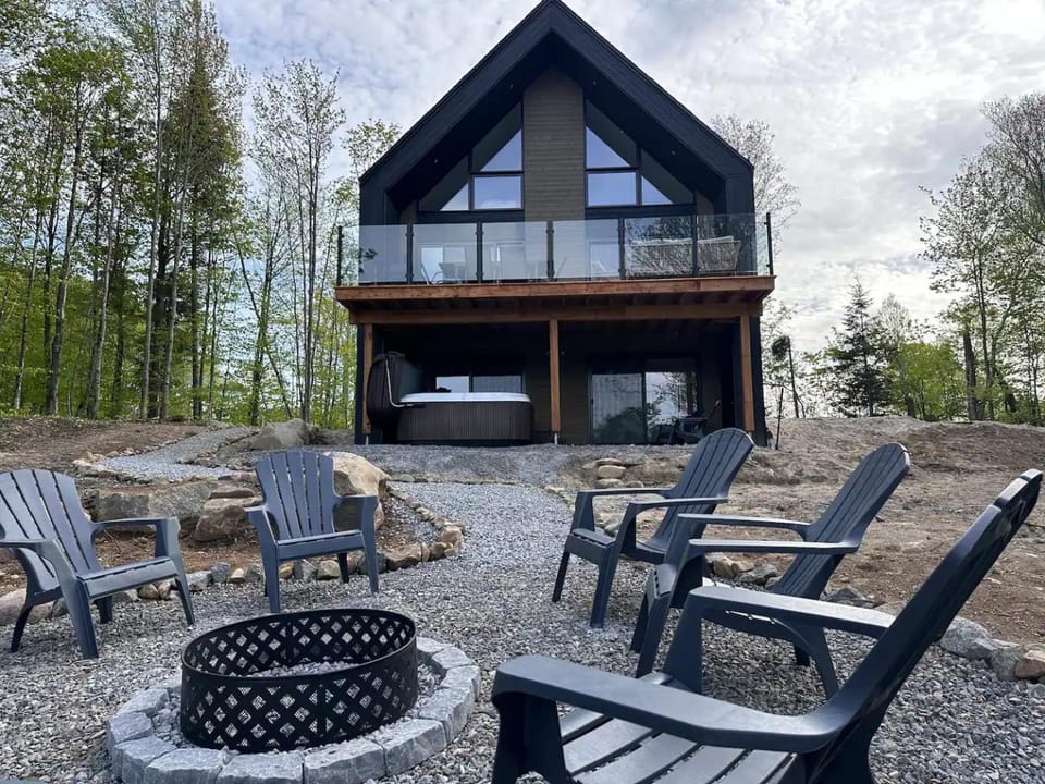 Le Chamonix/Mountain view/Golf course/Activities! Chalet in Ontario