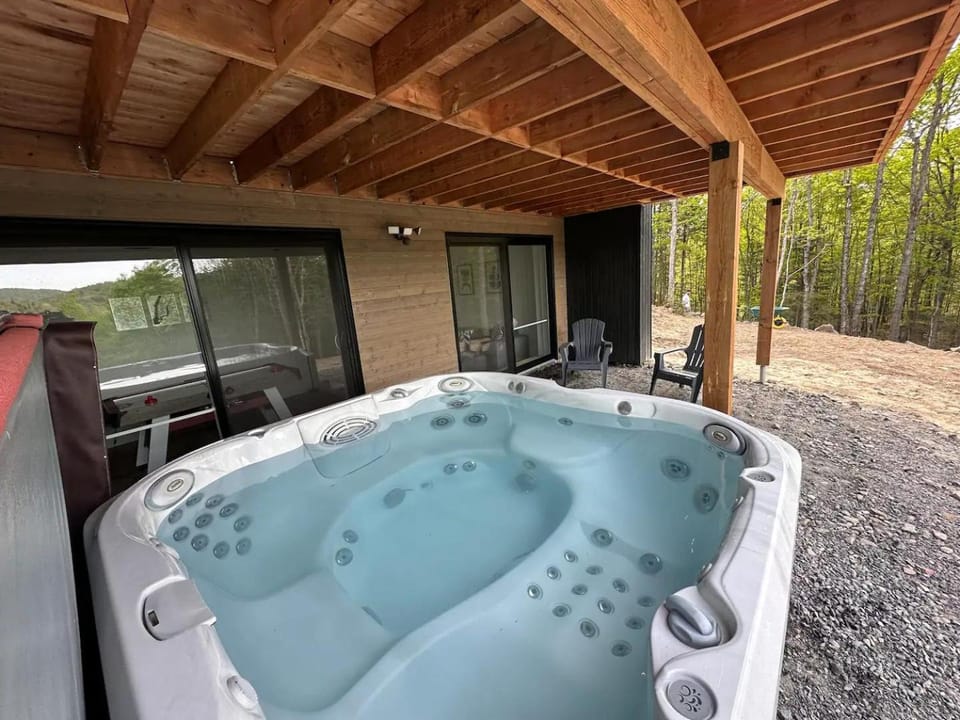 Le Chamonix/Mountain view/Golf course/Activities! Chalet in Ontario