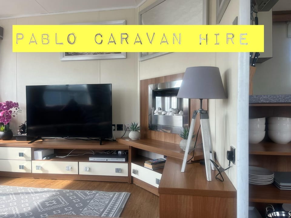 3 Bedroom 8 Berth Caravan Towyn Campground/ 
RV Resort in Towyn