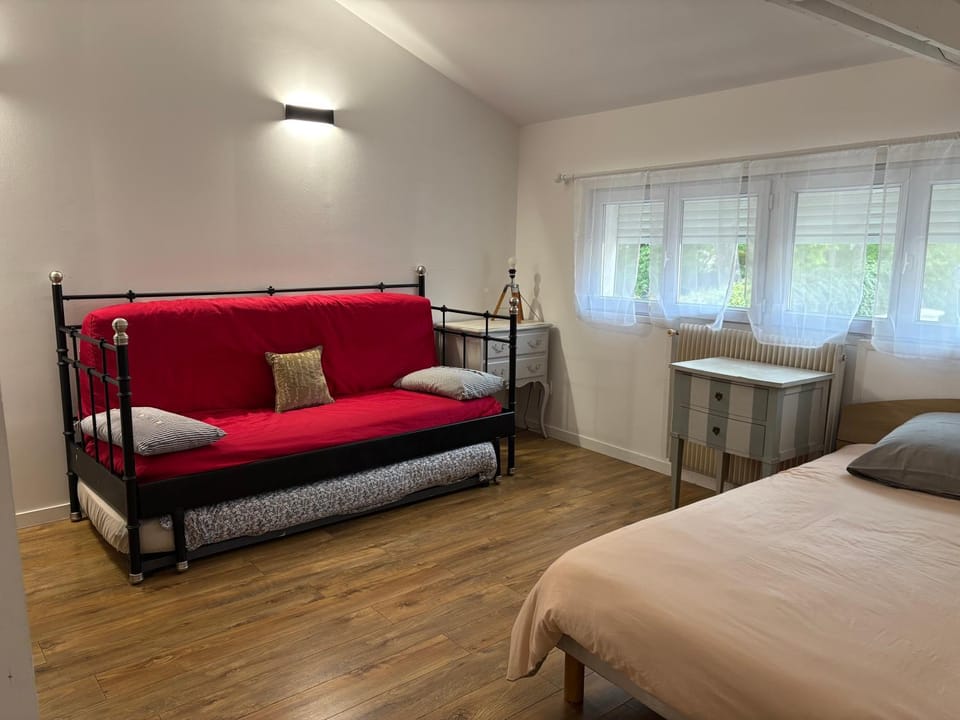 Disney et Paris Eiffel Tower apartments Villa in Nogent-sur-Marne