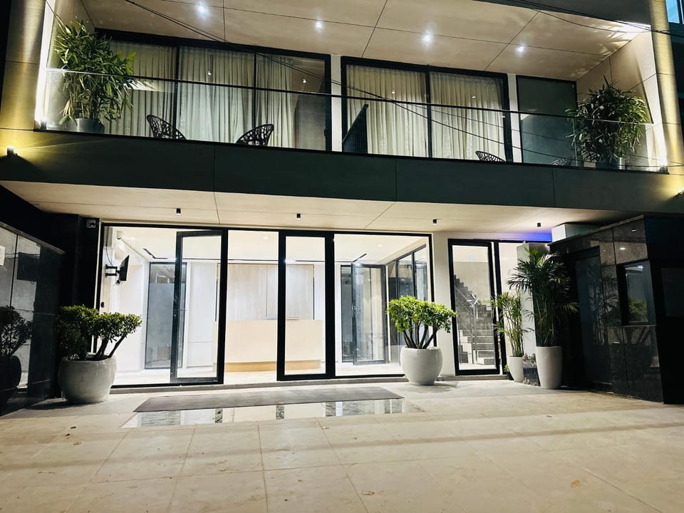 Property building, Facade/entrance, Night