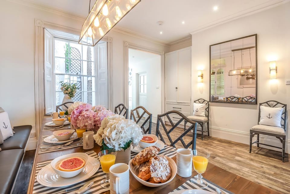 Food and drinks, Dining area, Food, Breakfast, Continental breakfast, Drinks