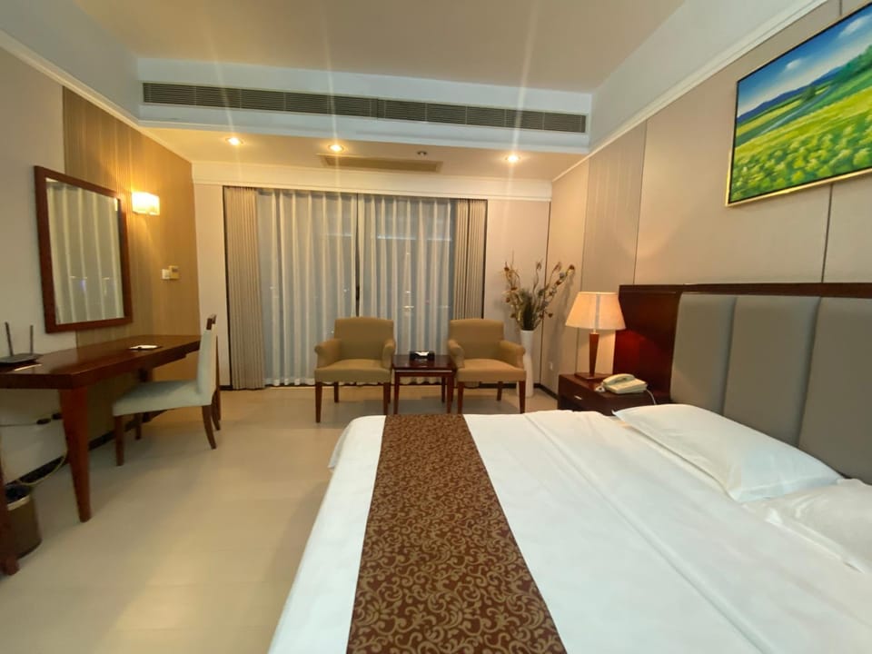 Bed, Living room, Photo of the whole room