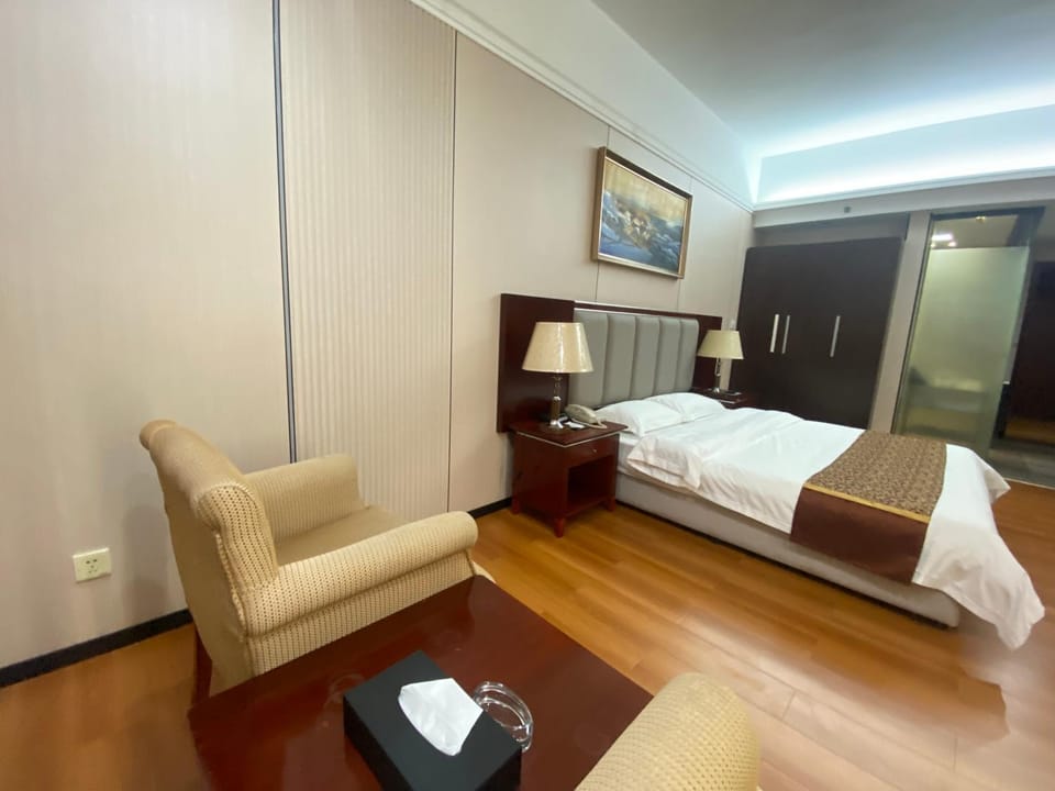 Photo of the whole room, Bedroom