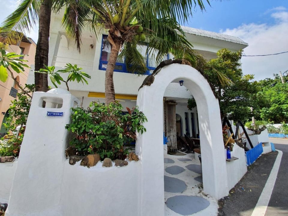 Property building, Day, Garden, Garden view