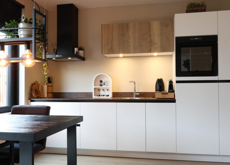 Kitchen or kitchenette, Dining area, dishwasher, oven, stove