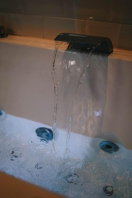 Ultimate Comfort ! Jacuzzi & Sauna. Apartment in Besançon