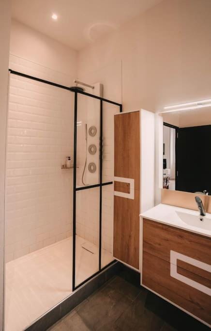 Ultimate Comfort ! Jacuzzi & Sauna. Apartment in Besançon