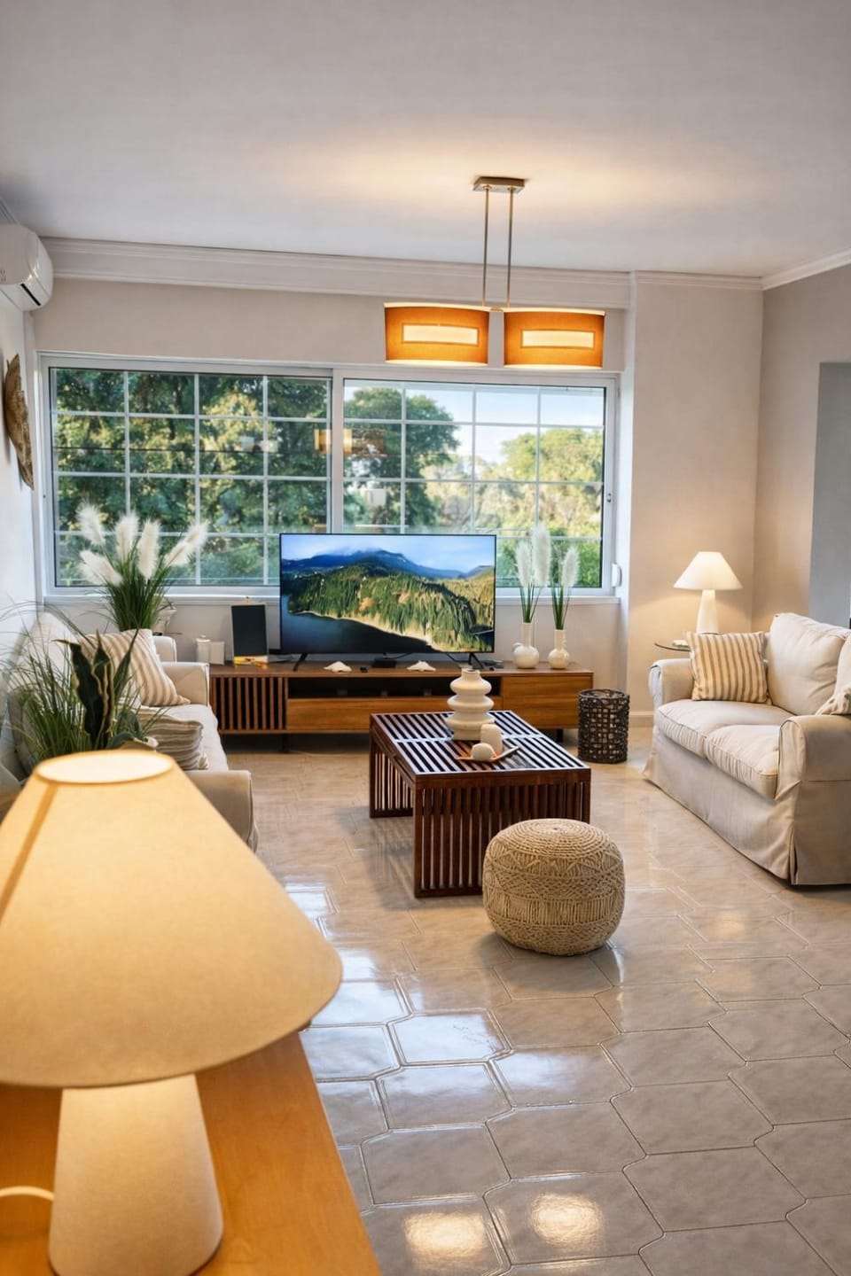Living room, Photo of the whole room