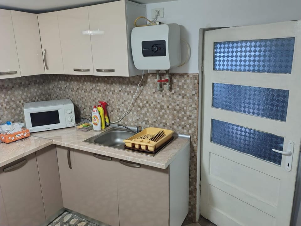 Kitchen or kitchenette, kitchen