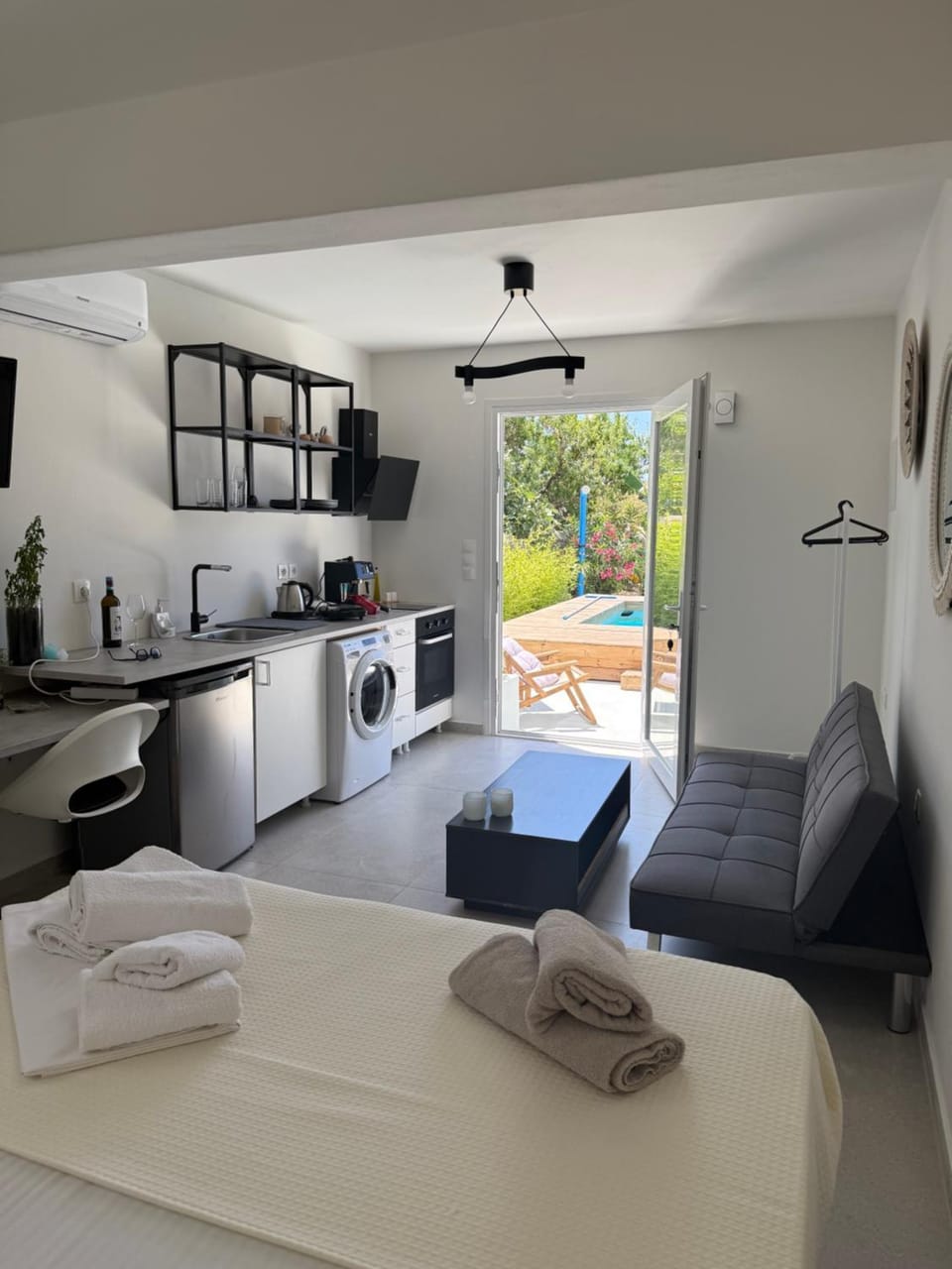 Minimal Cream Apartment Pool-front in Paros Apartment in Paros