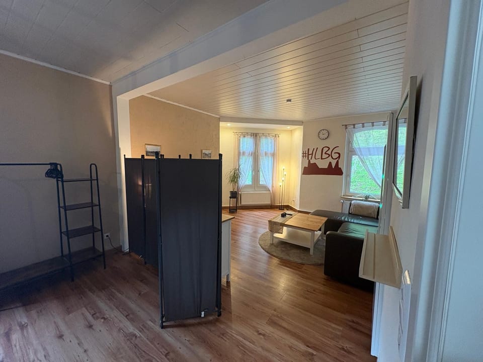 TV and multimedia, Photo of the whole room, Bedroom