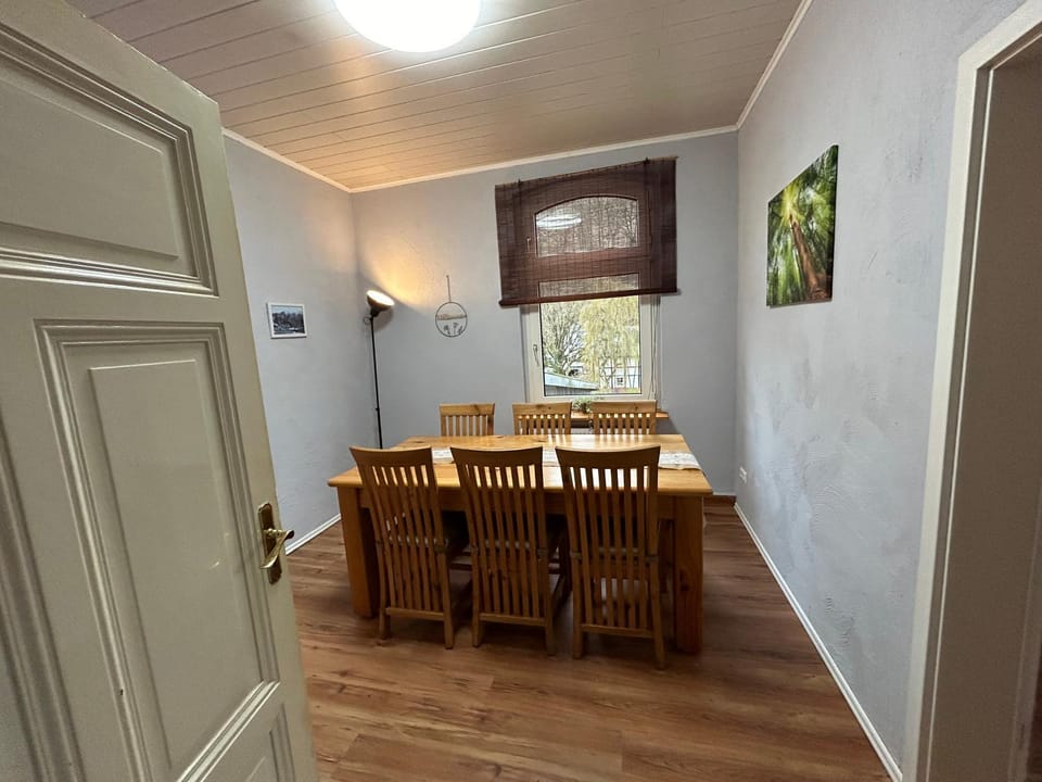 Seating area, Dining area