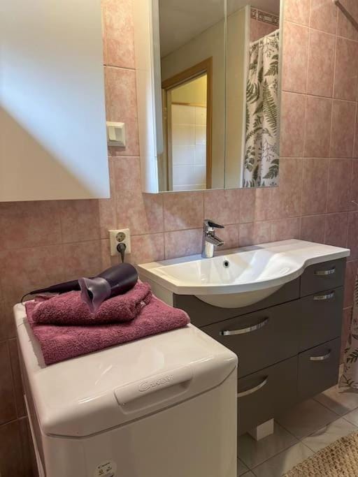 Bathroom, towels