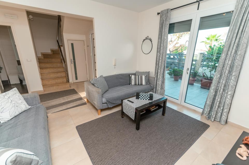 Patio, View (from property/room), Balcony/Terrace, Living room, Seating area