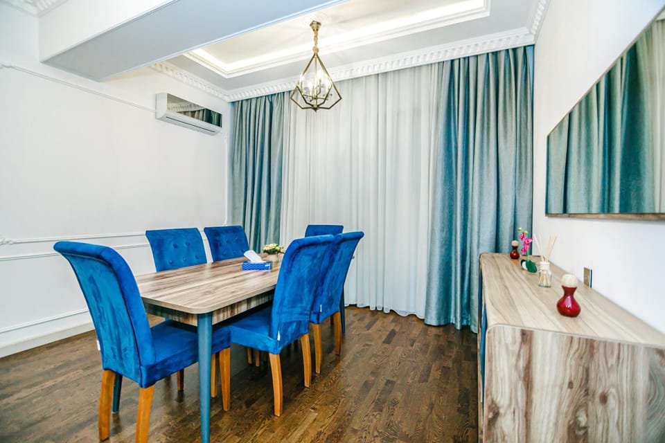 Seating area, Dining area, air conditioner