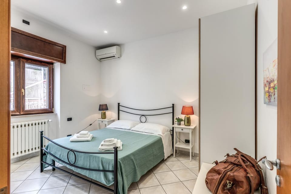 Bed, Bedroom, air conditioner