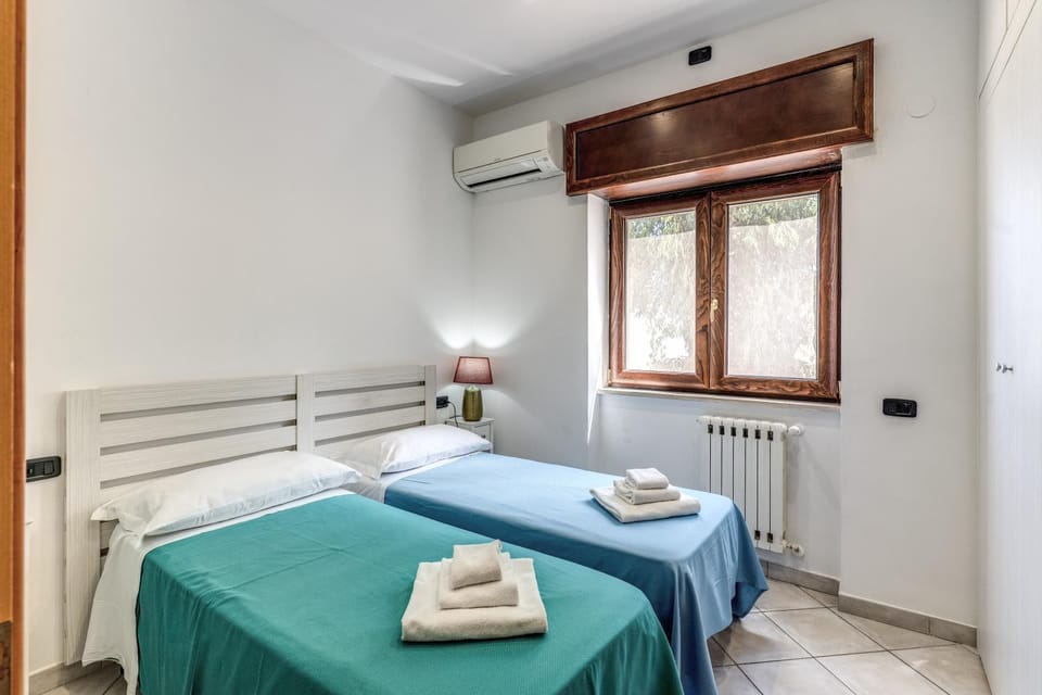 Bed, Bedroom, towels, air conditioner