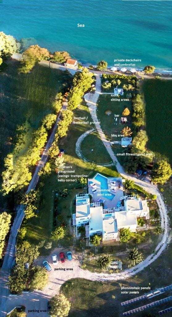 Property building, Restaurant/places to eat, Bird's eye view, Swimming pool
