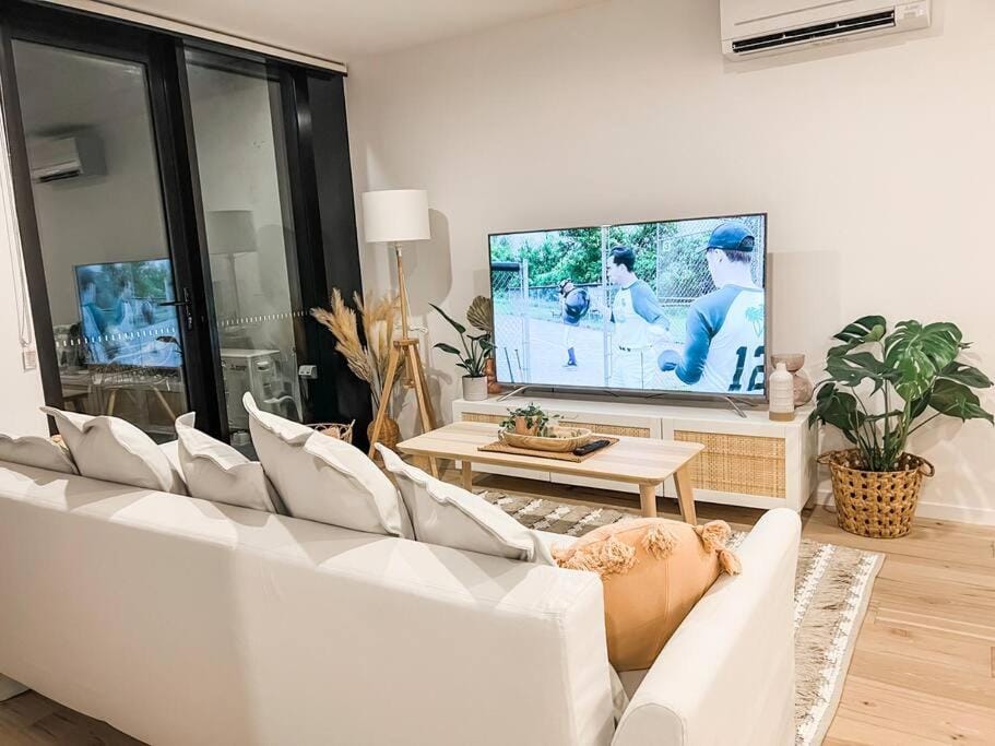 Canberra City - Parking - Self check-in - Pool Apartment in Canberra