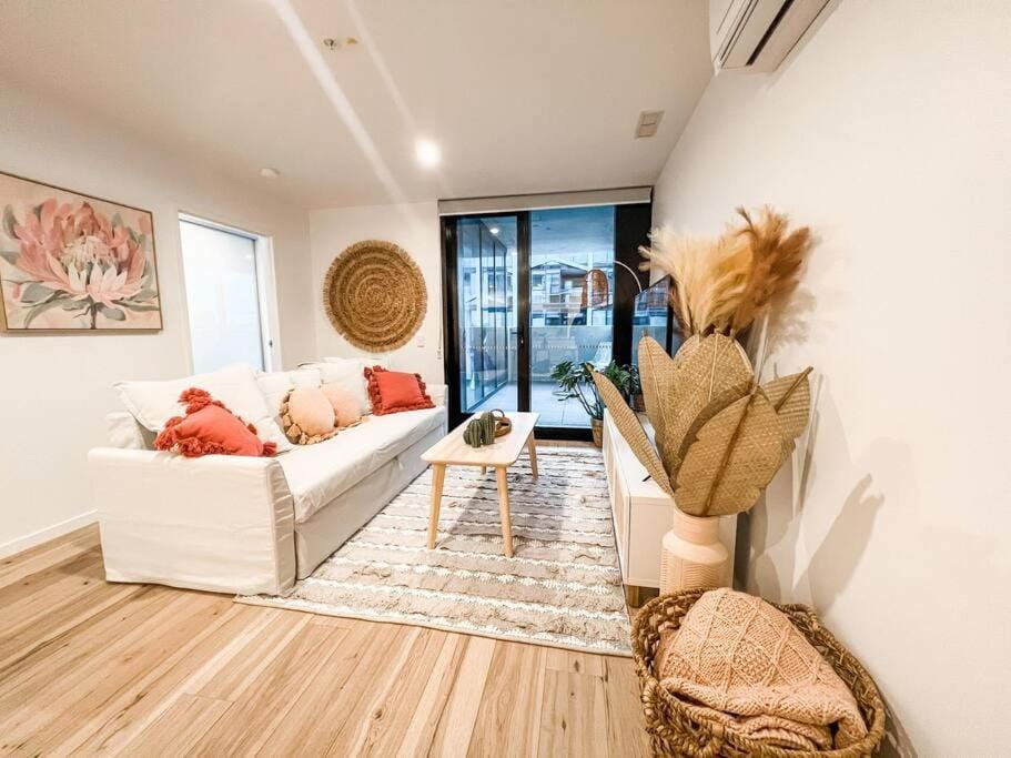 Heart of City - Pool - Parking - Self check-in Apartment in Canberra