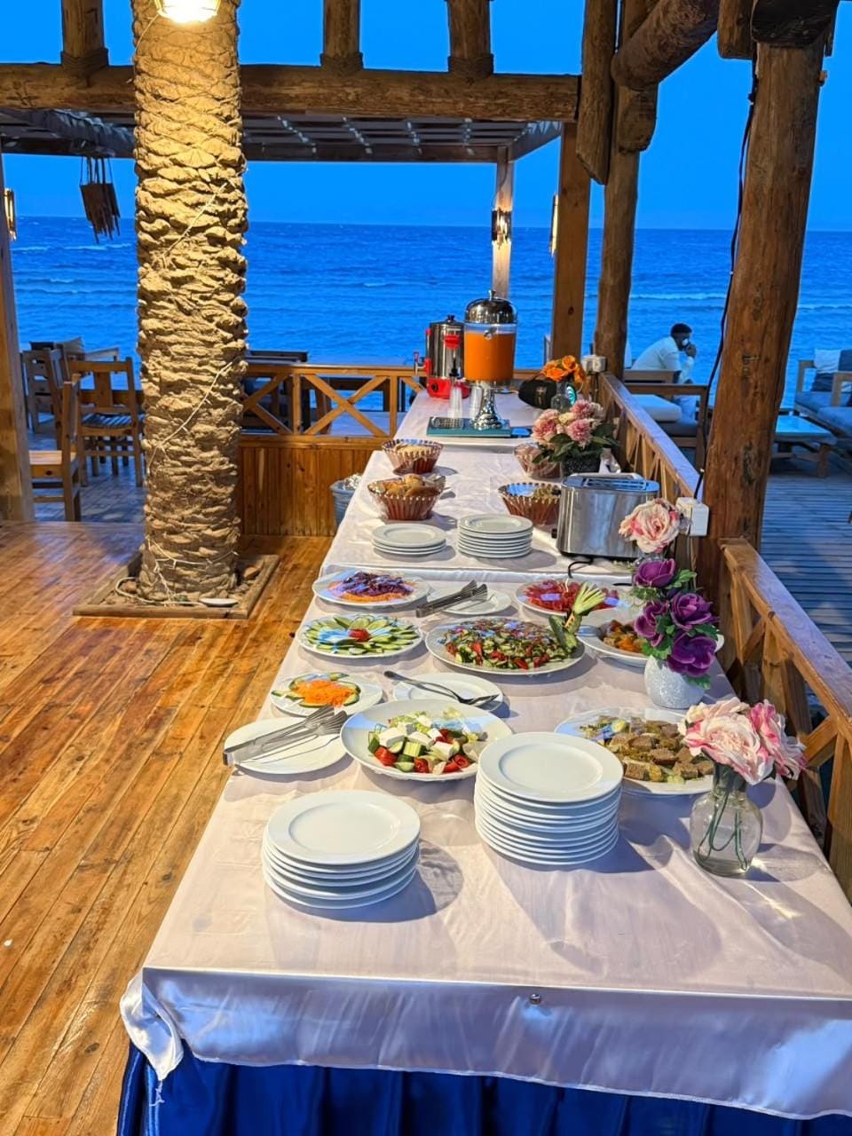 Restaurant/places to eat, Breakfast, Buffet breakfast, Dinner