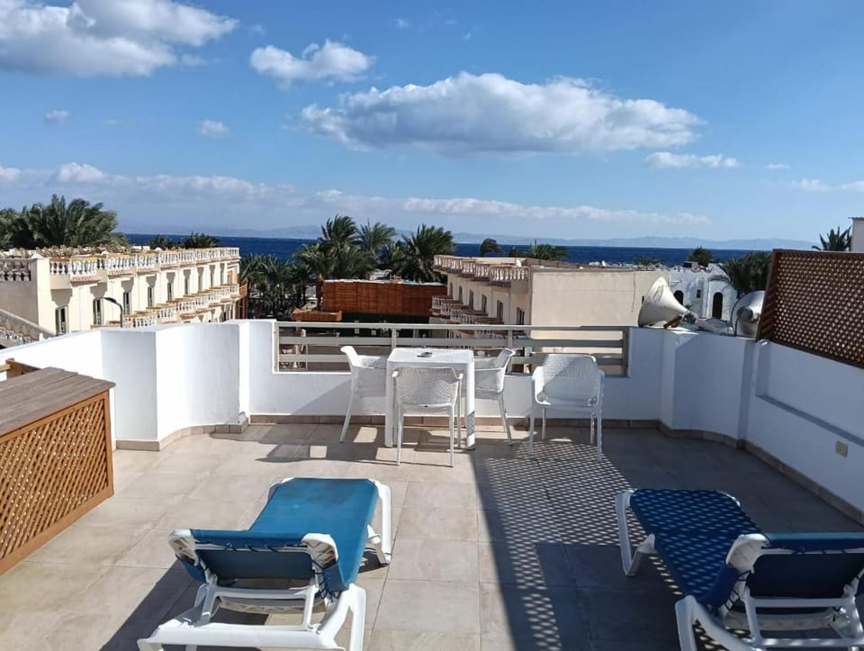 Patio, Day, Natural landscape, View (from property/room), Balcony/Terrace, Sea view, sunbed