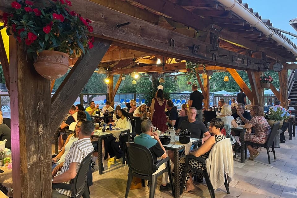 Property building, Restaurant/places to eat, Restaurant/places to eat, People, Lounge or bar, Food, Drinks