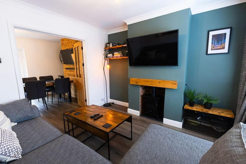 Communal lounge/ TV room, TV and multimedia, Living room, Seating area