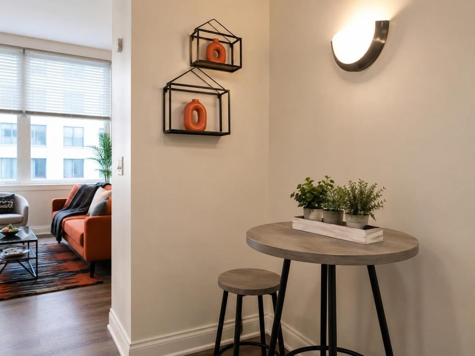 #5 Downtown Free Parking- Walk to Gainbridge, Lucas Oil, Conv Cntr Apartment in Indianapolis