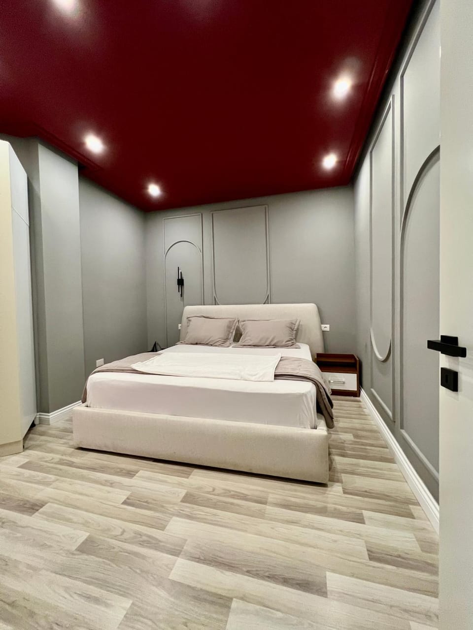 Bed, Living room, Photo of the whole room, Seating area, Bedroom, wardrobe