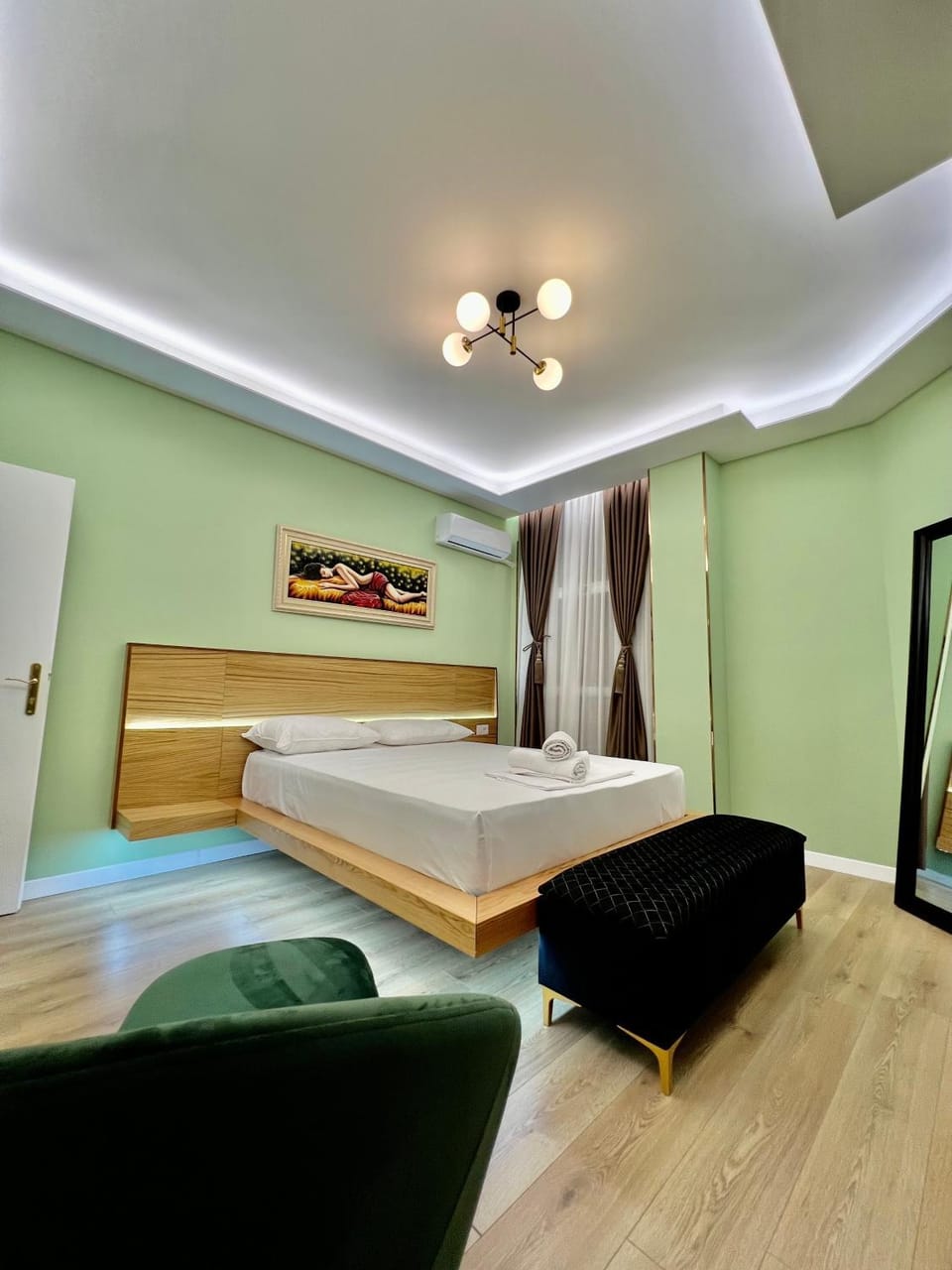 Bed, Photo of the whole room, Bedroom