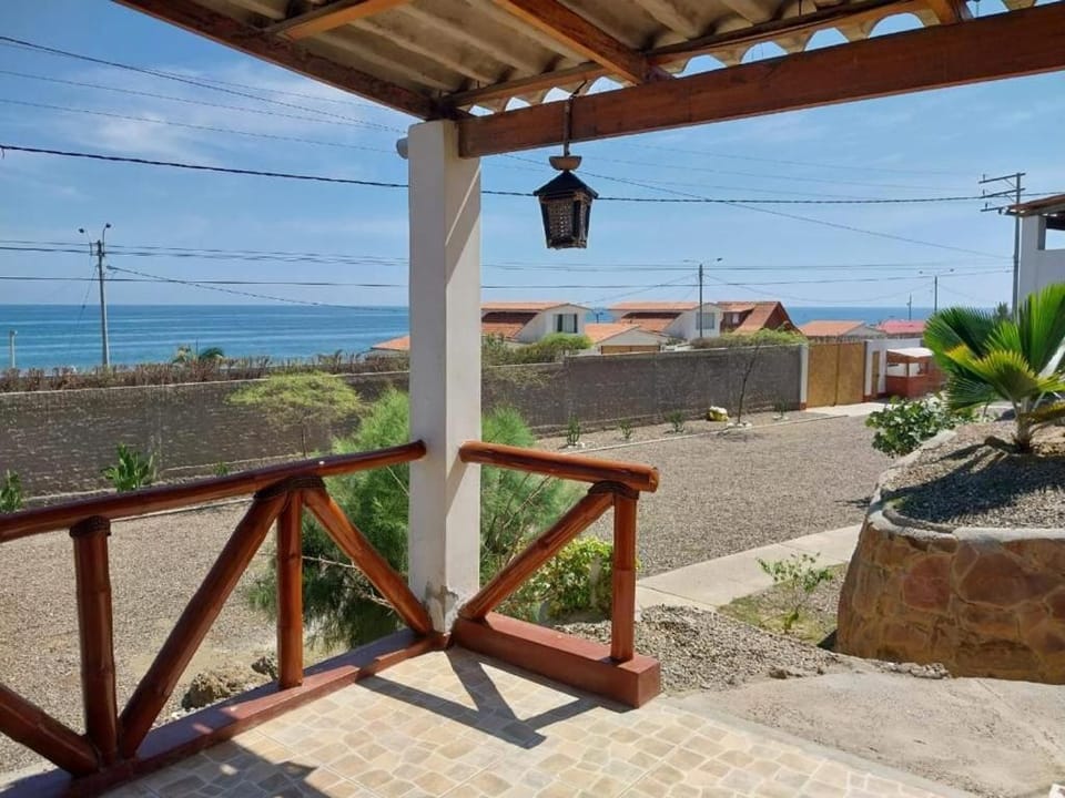 Casuarinas del Mar Hospedaje Habitacion Cerro 1 Apartment hotel in Canoas de Punta Sal