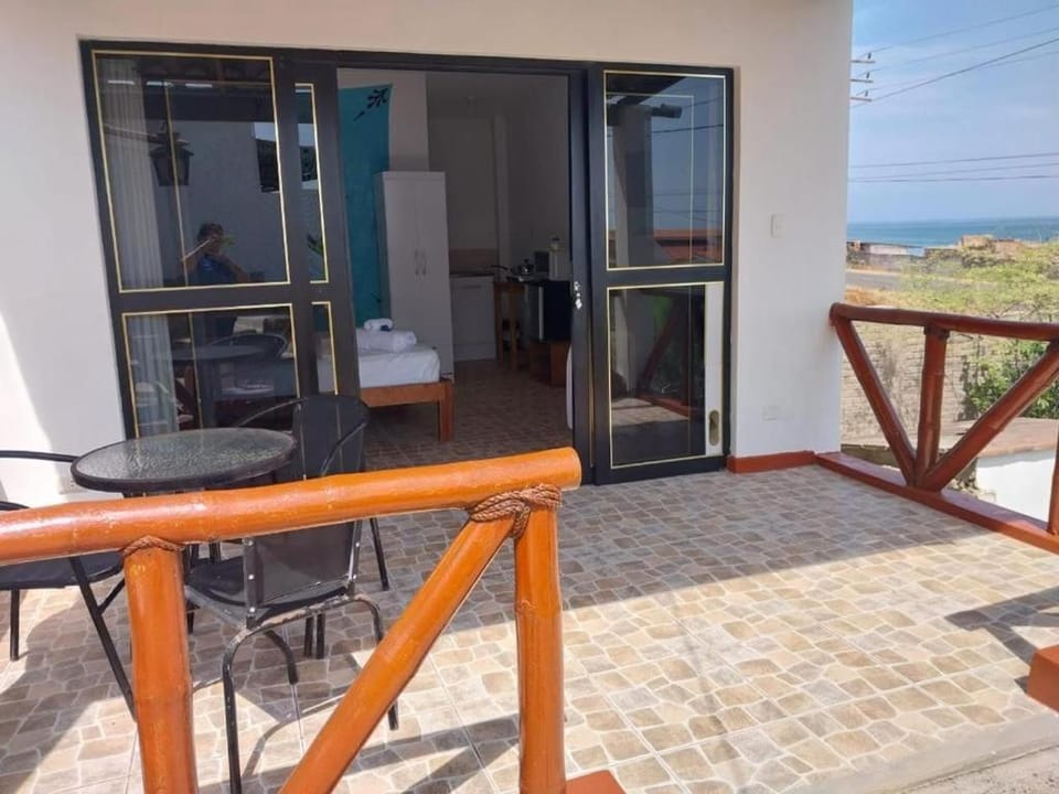 Casuarinas del Mar Hospedaje Habitacion Cerro 1 Apartment hotel in Canoas de Punta Sal