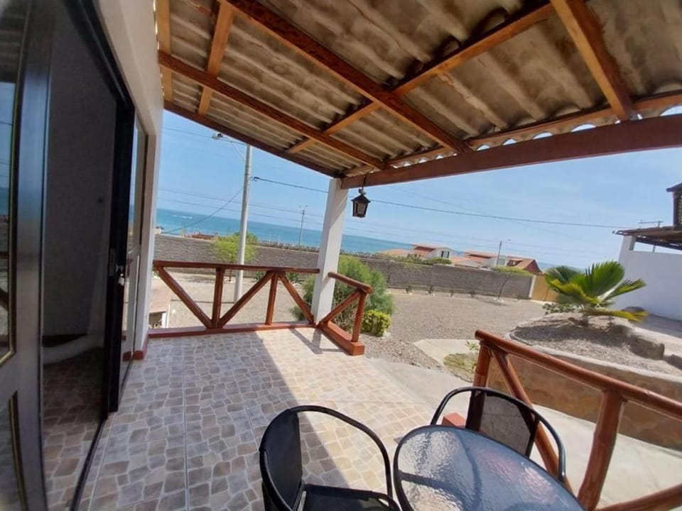 Casuarinas del Mar Hospedaje Habitacion Cerro 1 Apartment hotel in Canoas de Punta Sal