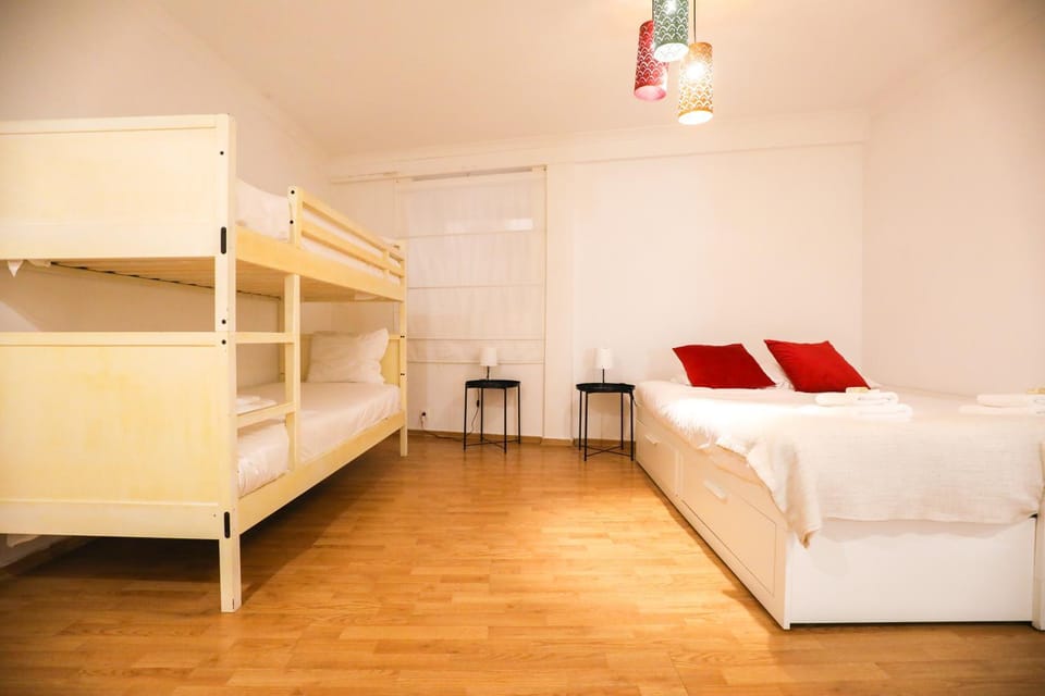 Bed, Photo of the whole room, Decorative detail, Bedroom, bunk bed, internet, towels, wardrobe