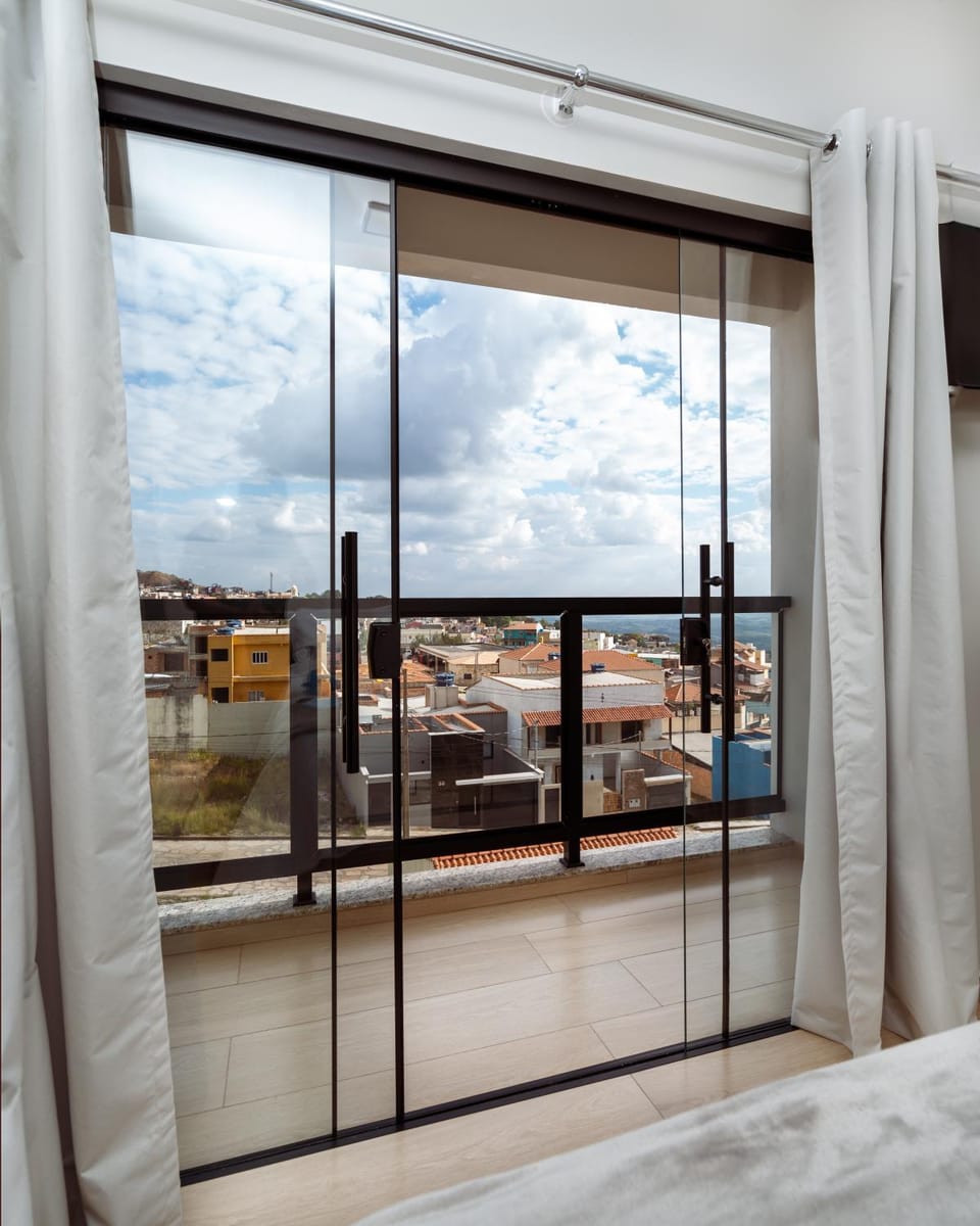 View (from property/room), Balcony/Terrace, City view