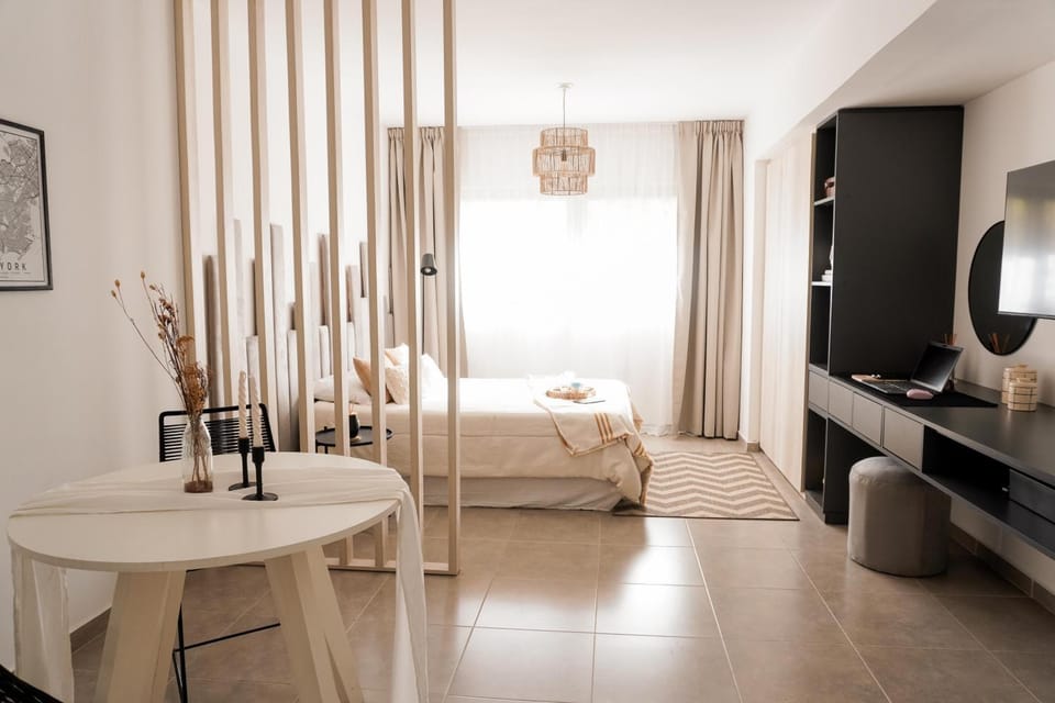Seating area, Dining area, Bedroom