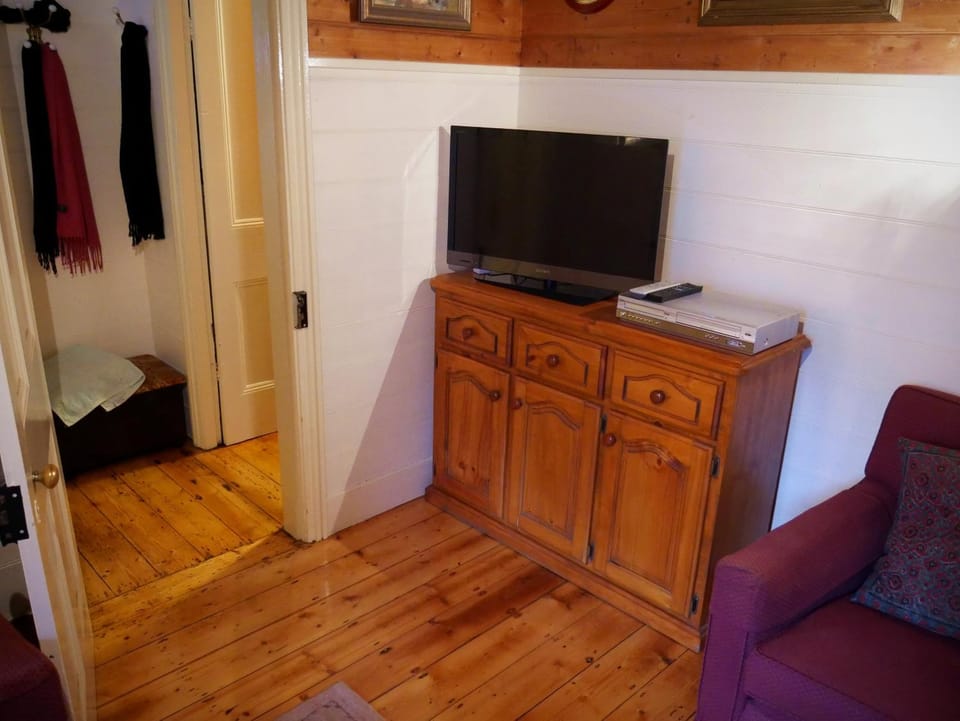 Communal lounge/ TV room, TV and multimedia, Living room, Evening entertainment