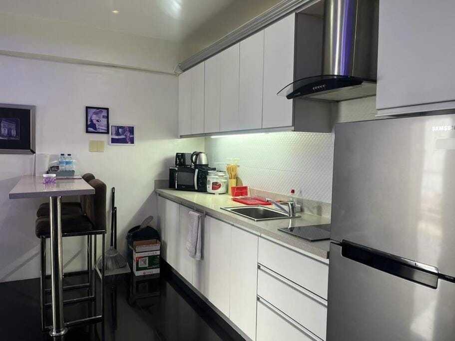 Sheryll Escapes - Kandi luxury 1BR, housekeeping & Netflix! Apartment in Angeles