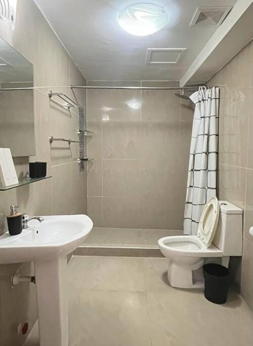 Sheryll Escapes - Kandi luxury 1BR, housekeeping & Netflix! Apartment in Angeles