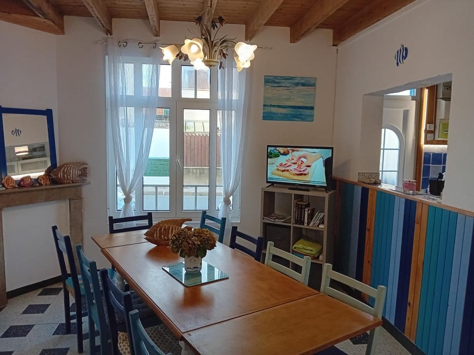 TV and multimedia, Dining area