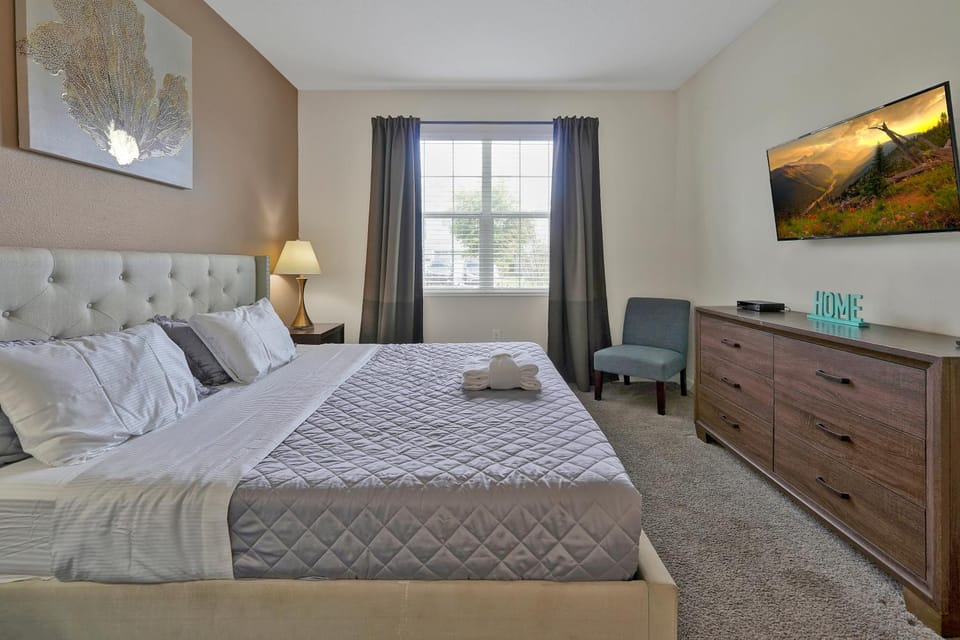 Close to Disney luxury home W/ Pool, Games House in Four Corners