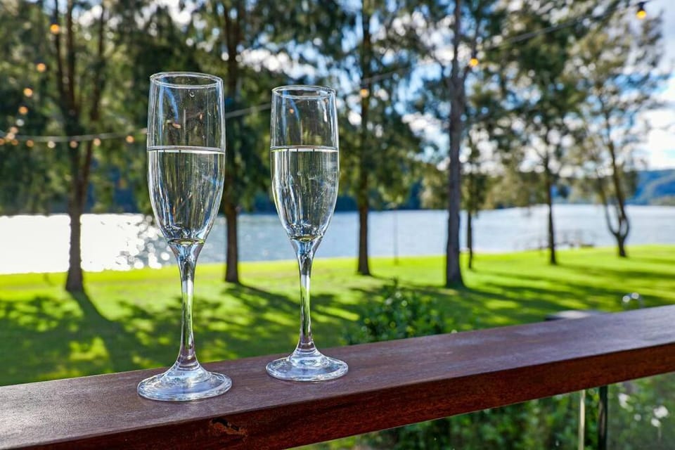 Tranquil villa by the river. Villa in Wisemans Ferry