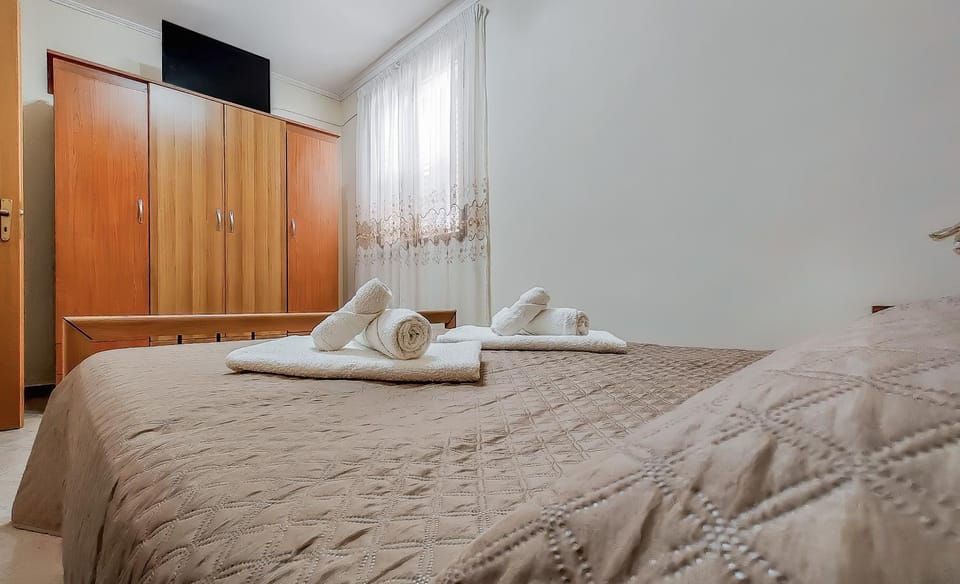 Bed, Photo of the whole room, Bedroom, towels, wardrobe